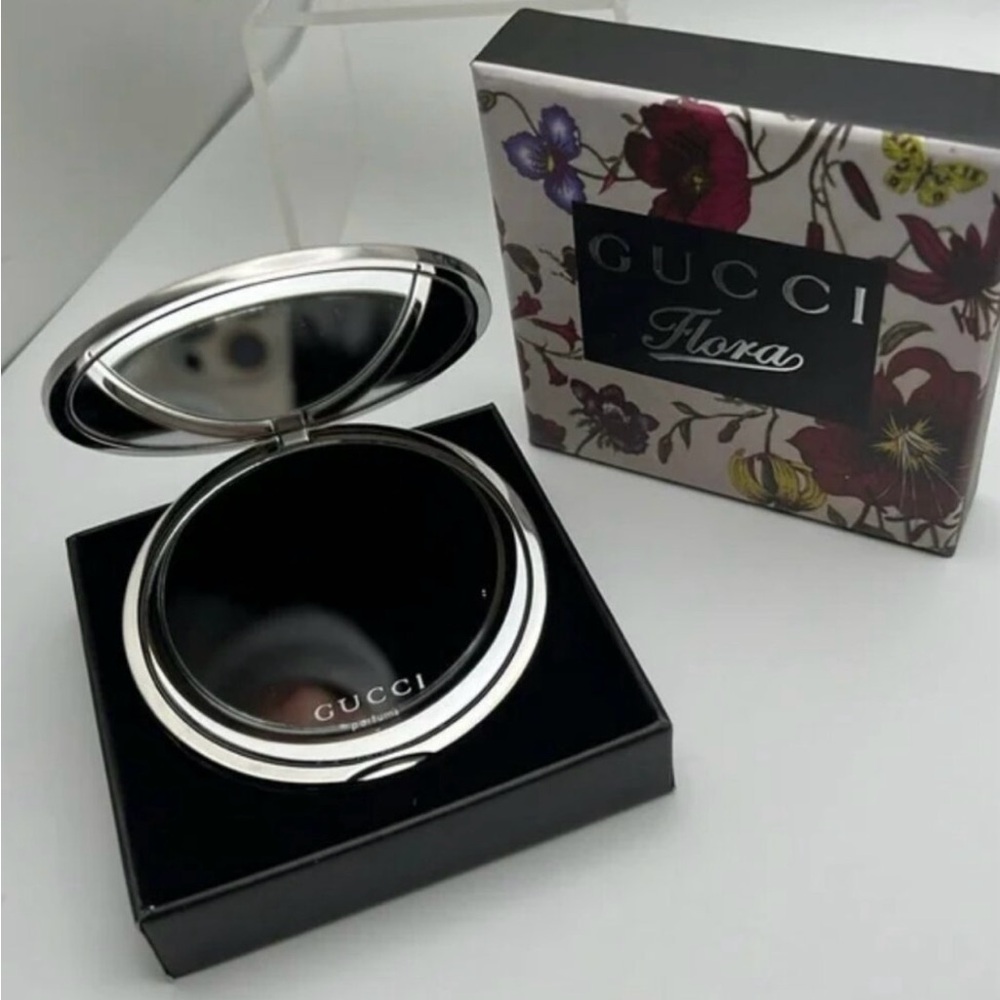 GUCCI NIB Silver Floral Compact Hand Mirror - Picture 2 of 6